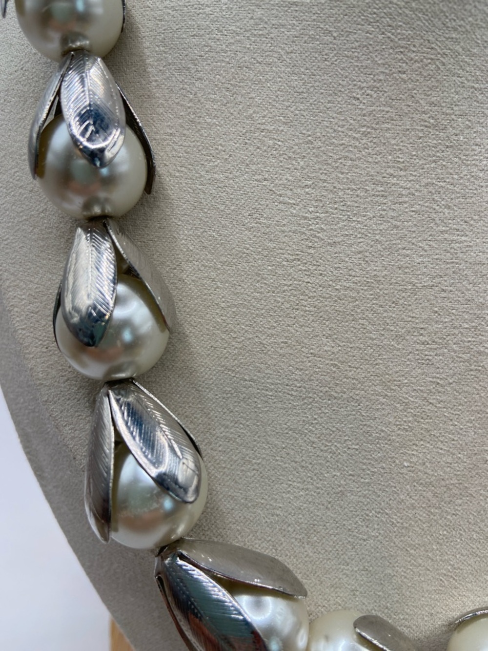 Silver-Tone Faux Pearl Bead Cap Necklace 18 1/2”L With 3”L Extender Feminine - Picture 4 of 8